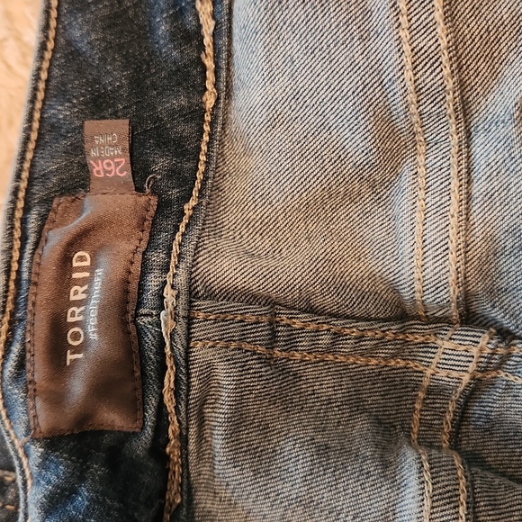 EUC Torrid Sz 26R Distressed Knee And Hem Denim Jeans - Picture 6 of 8